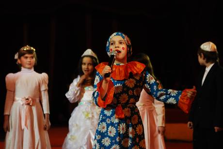 2,500 Attend Chabad’s Ukraine Purim Bash