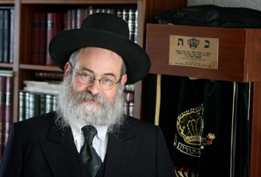 Queen of Holland Honors Dutch Chief Rabbi