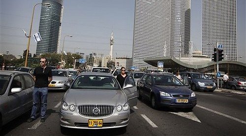Israelis Take 2 Minutes, Reflect on Holocaust Memorial Day
