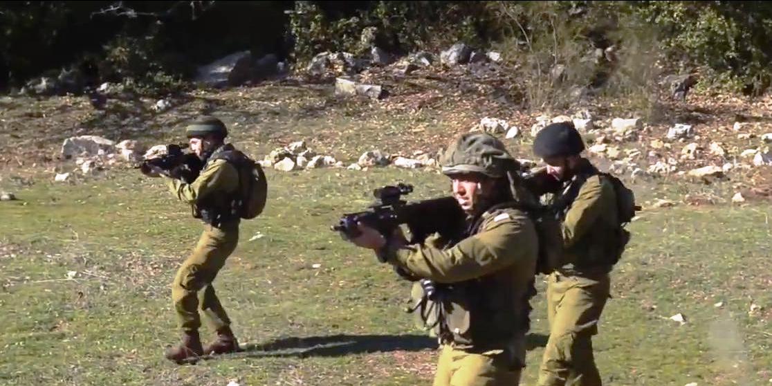 Bedouin Arabs are Expert Trackers in the Israeli Army
