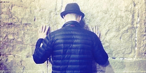Justin Timberlake Prays at the Western Wall in Israel
